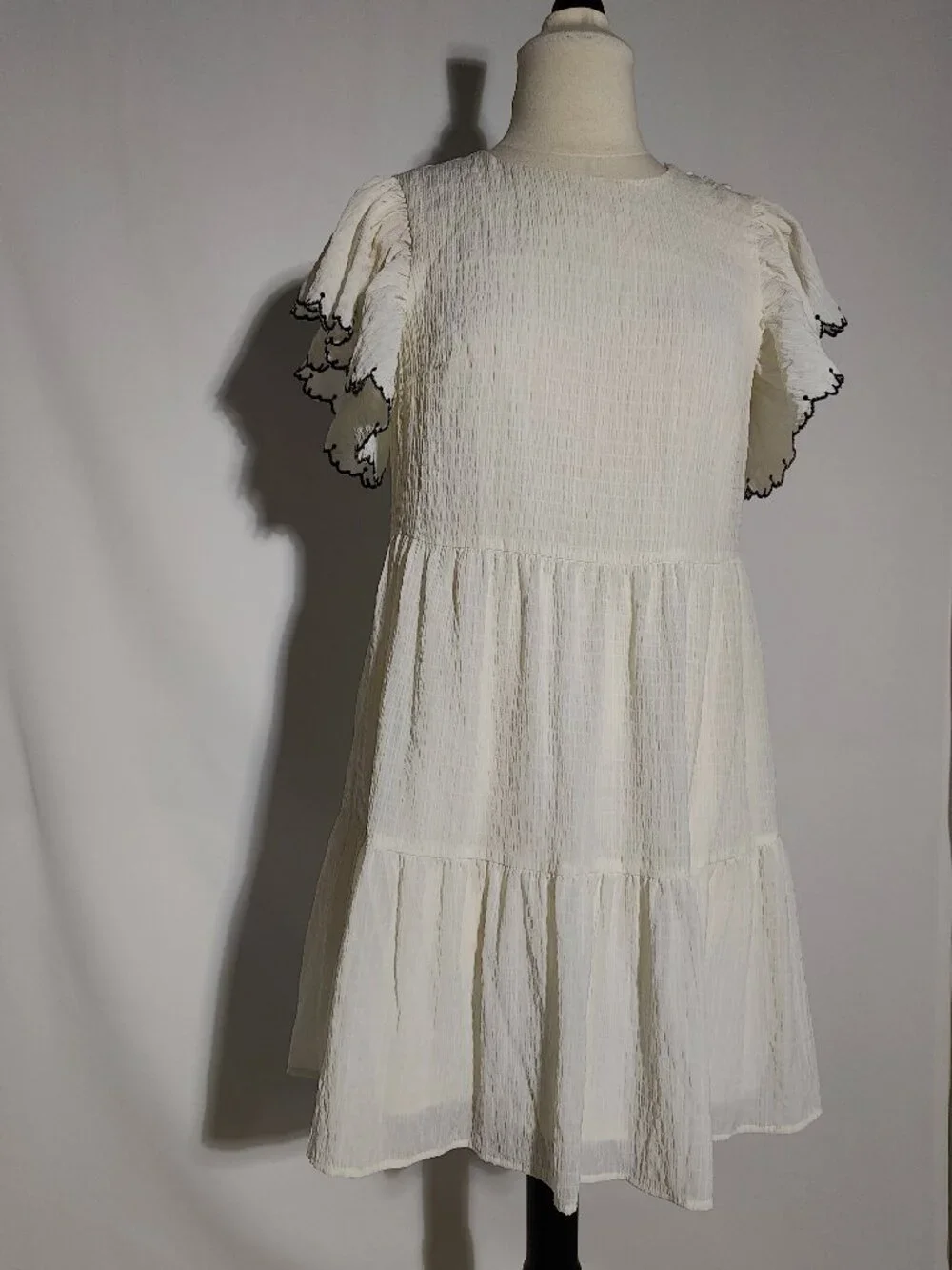 Who What Wear Ivory Crinkle Tiered Flutter Sleeve Mini Dress Size XS